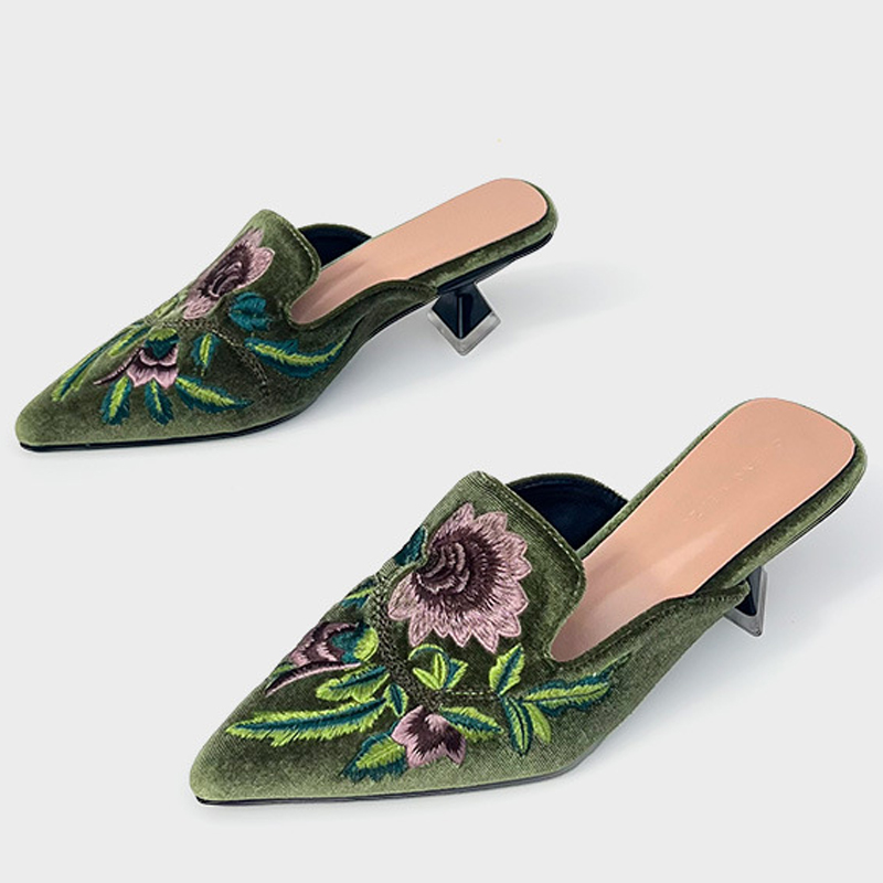 Embroidery Designer - Haftowane welurowe damskie buty, damskie kapcie,