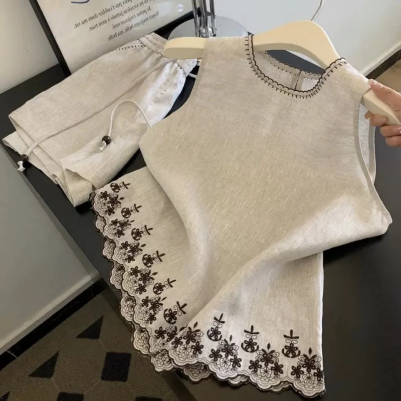 Embroidery Uniforms - Prosty komplet damski w stylu old