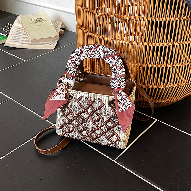 Embroidery Font - Wykwintna Mini Torebka do Ręki, Nowy
