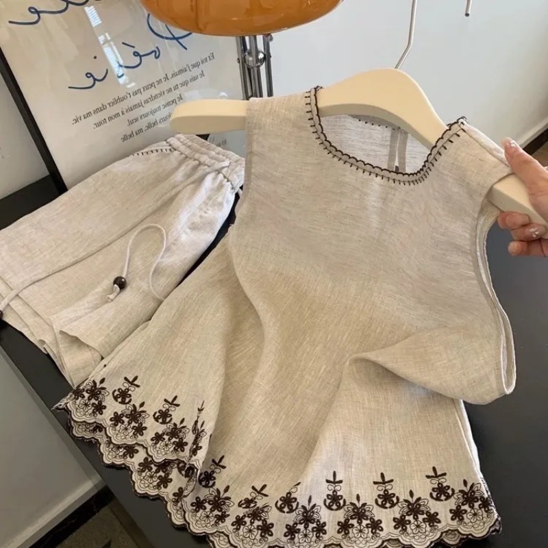 Prosty komplet damski w stylu  – Embroidery Uniforms recenzja i cena
