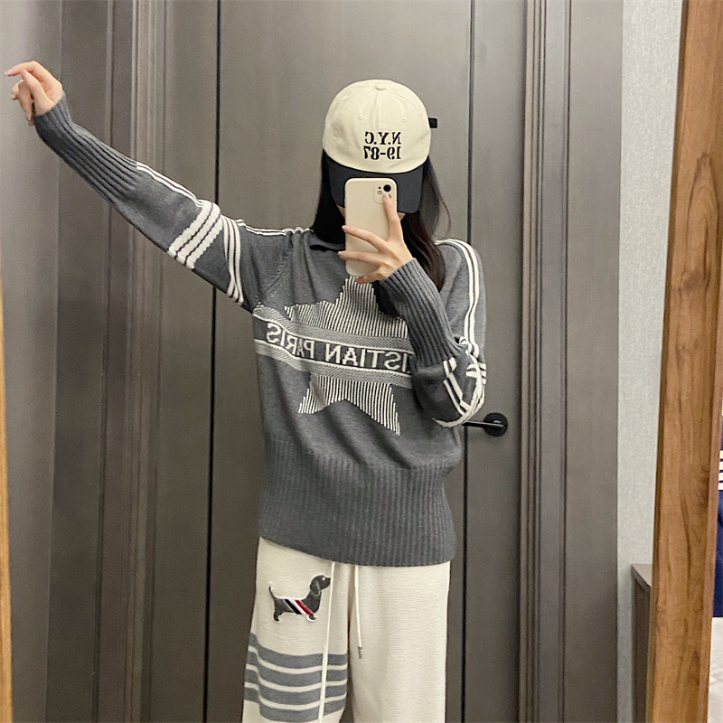 Damski sweter z kołnierzykiem, – Embroidery Font recenzja i cena